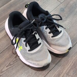 Under Armour Charged Assert 10 Youth 3.5